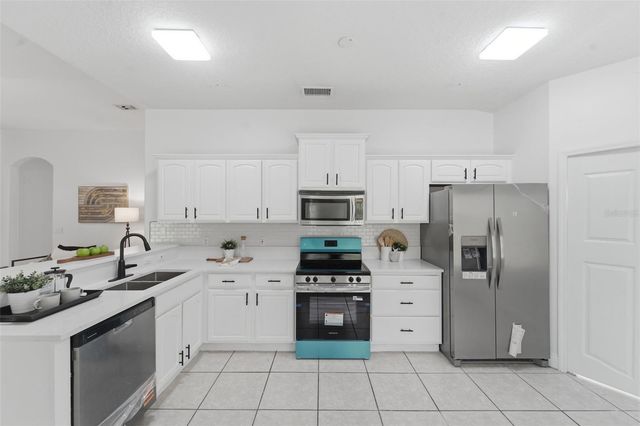 2068 DIXIE BELLE AVENUE, Deltona, FL 32725