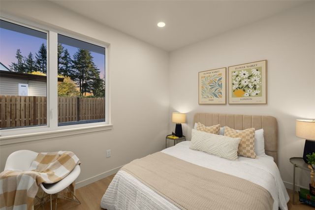 14037 B Densmore Avenue N, Seattle, WA 98133