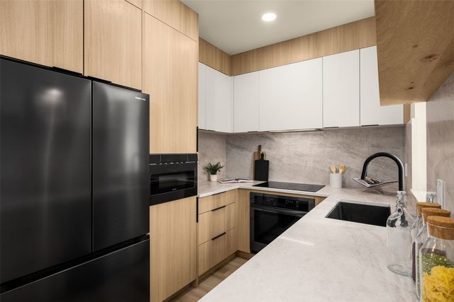 14037 B Densmore Avenue N, Seattle, WA 98133