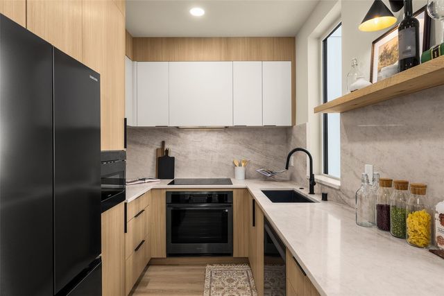 14037 B Densmore Avenue N, Seattle, WA 98133