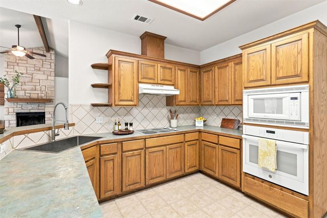 3303 E Scenic LOOP, Marble Falls, TX 78654