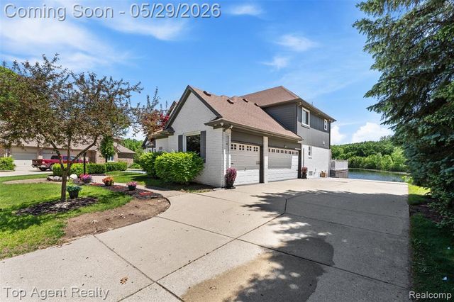 43912 Trillium Drive, Sterling Heights, MI 48314
