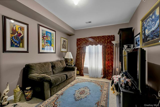 24 N De Baun Avenue 302, Suffern, NY 10901