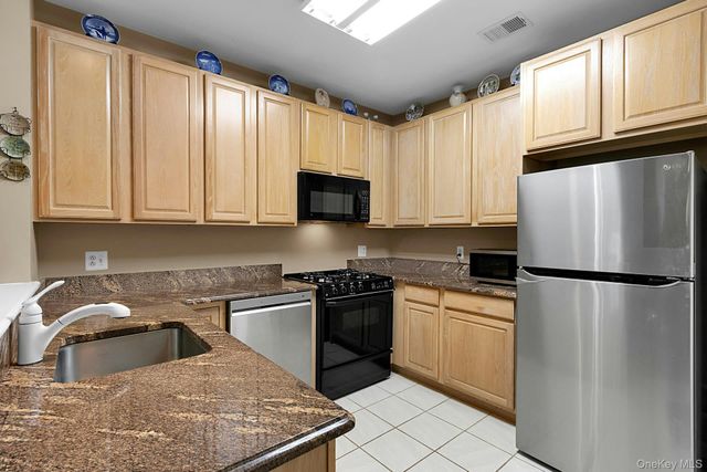 24 N De Baun Avenue 302, Suffern, NY 10901