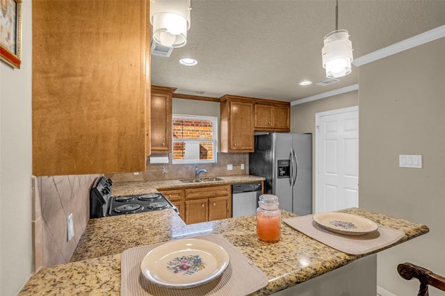 106 Harbour Town Way, Conroe, TX 77356