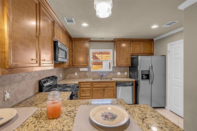 106 Harbour Town Way, Conroe, TX 77356
