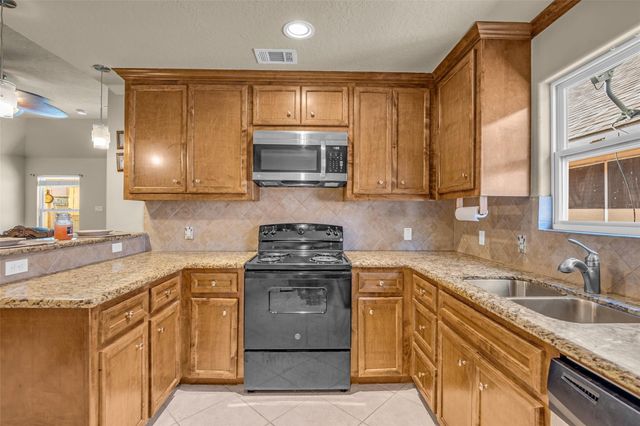 106 Harbour Town Way, Conroe, TX 77356