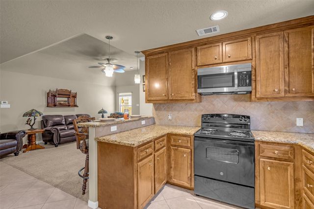 106 Harbour Town Way, Conroe, TX 77356