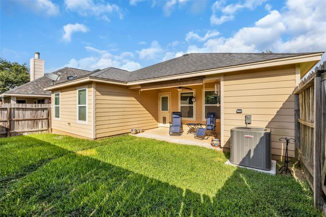 106 Harbour Town Way, Conroe, TX 77356