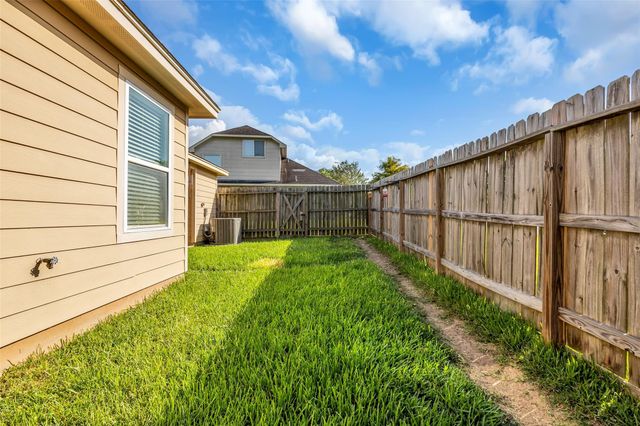 106 Harbour Town Way, Conroe, TX 77356