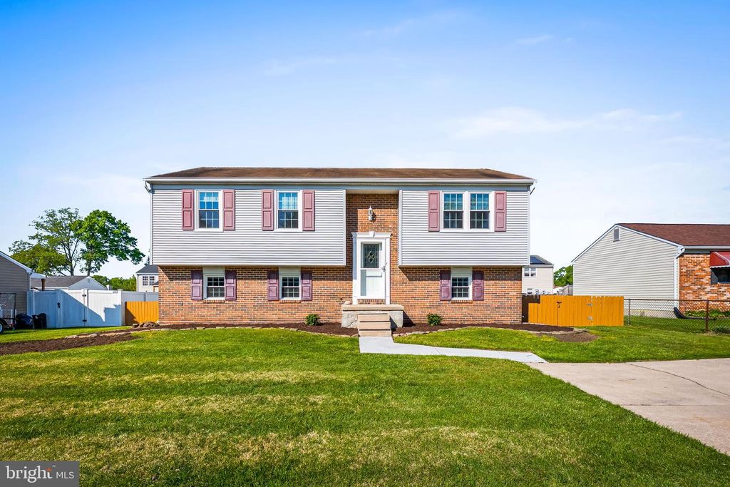 520 HOLLY HUNT RD, Middle River, MD 21220