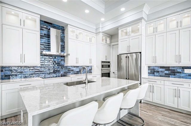 62 Dolphin CIR, Naples, FL 34113