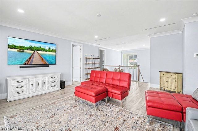 62 Dolphin CIR, Naples, FL 34113
