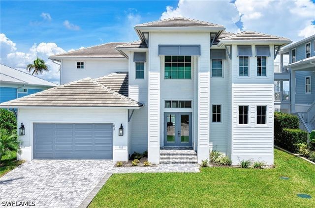 62 Dolphin CIR, Naples, FL 34113