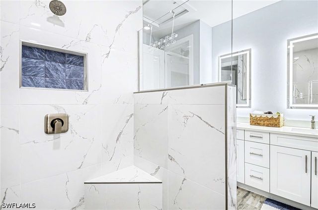 62 Dolphin CIR, Naples, FL 34113