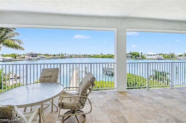 62 Dolphin CIR, Naples, FL 34113