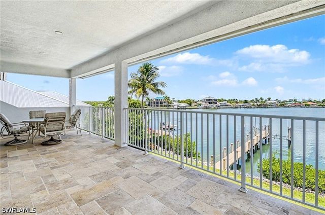 62 Dolphin CIR, Naples, FL 34113