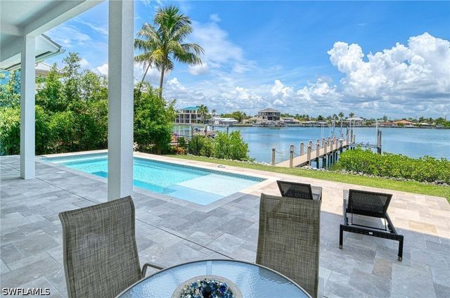 62 Dolphin CIR, Naples, FL 34113