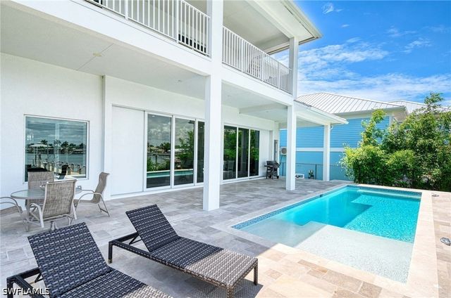 62 Dolphin CIR, Naples, FL 34113