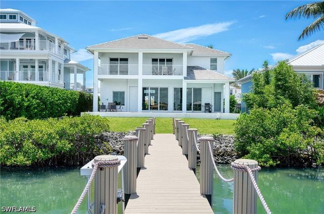 62 Dolphin CIR, Naples, FL 34113