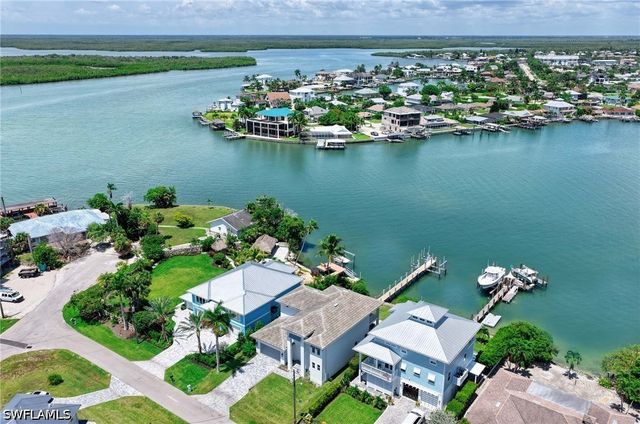 62 Dolphin CIR, Naples, FL 34113