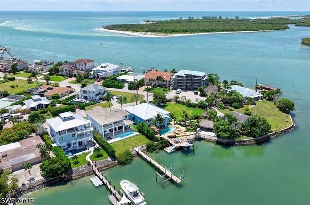 62 Dolphin CIR, Naples, FL 34113