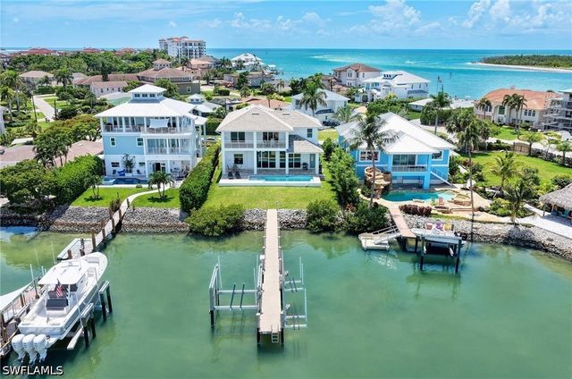 62 Dolphin CIR, Naples, FL 34113