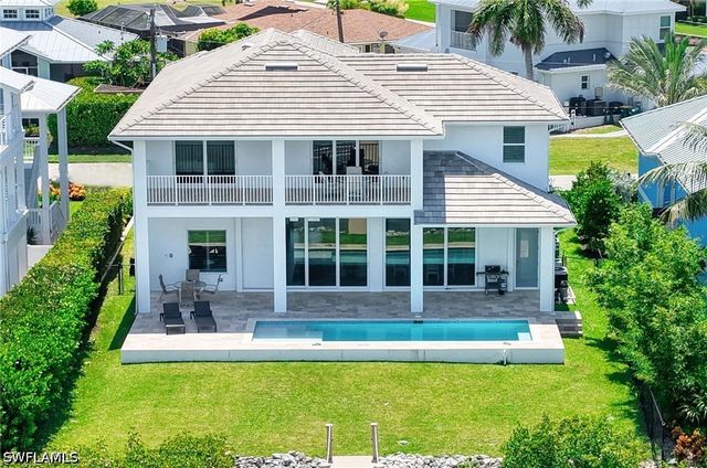 62 Dolphin CIR, Naples, FL 34113