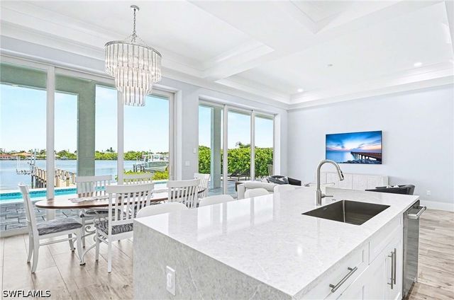 62 Dolphin CIR, Naples, FL 34113
