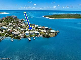62 Dolphin CIR, Naples, FL 34113