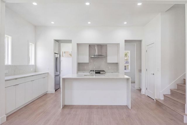 312 W 9th St, Houston, TX 77007