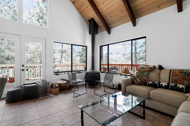 1523 Lassen Way, Pine Mountain Club, CA 93222