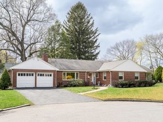 6 Oakland Circle, Winchester, MA 01890