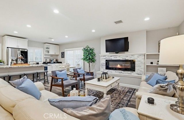 9542 Paramount, Downey, CA 90240