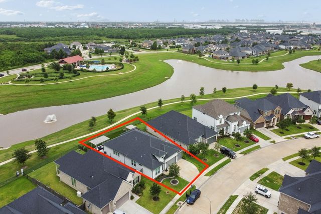 629 Beachman Shore Lane, La Porte, TX 77571