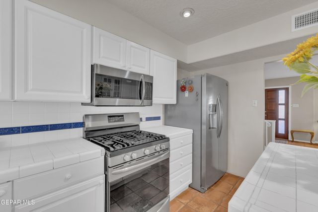 6704 PASEO REDONDO Avenue, El Paso, TX 79912