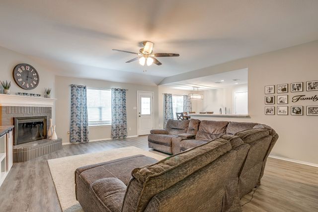 938 Jacobs Crossing Court, Burleson, TX 76028