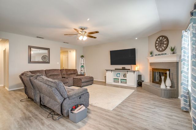 938 Jacobs Crossing Court, Burleson, TX 76028