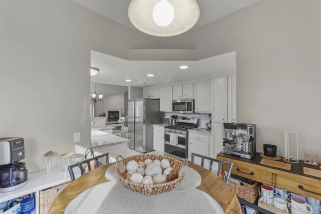 16458 Avenida Venusto E, San Diego, CA 92128