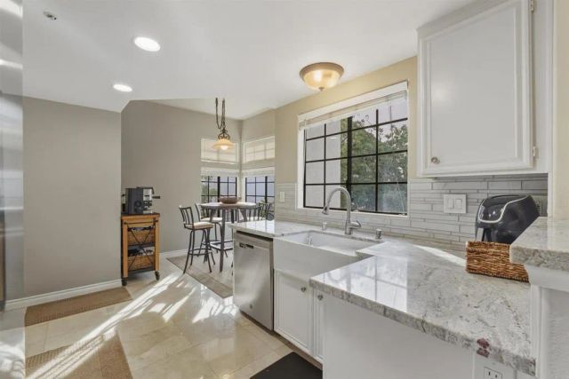 16458 Avenida Venusto E, San Diego, CA 92128