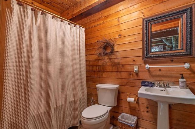 1049 Rockwater Road, Ellijay, GA 30536