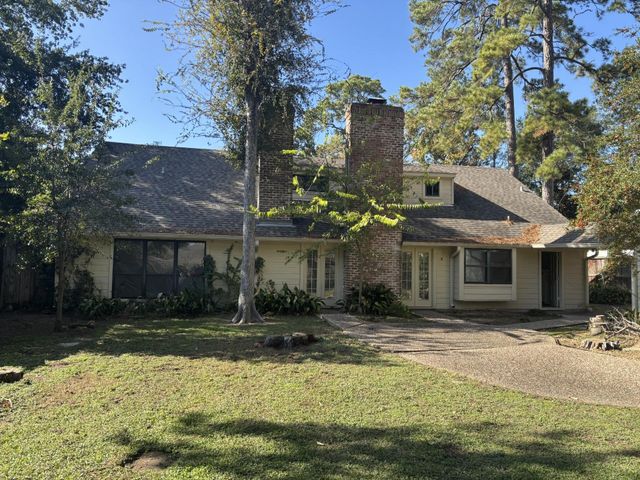 203 Briar Hill Drive N, Houston, TX 77042