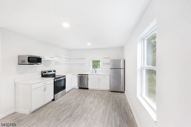 33 Allamuchy Trl, Byram Twp., NJ 07821