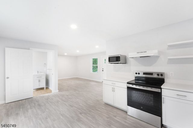 33 Allamuchy Trl, Byram Twp., NJ 07821