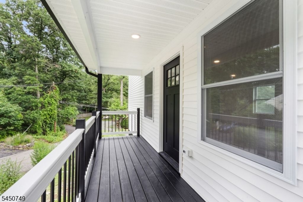 33 Allamuchy Trl, Byram Twp., NJ 07821