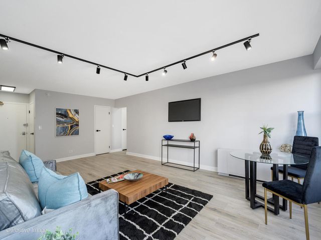 6157 N Sheridan Road 9J, Chicago, IL 60660