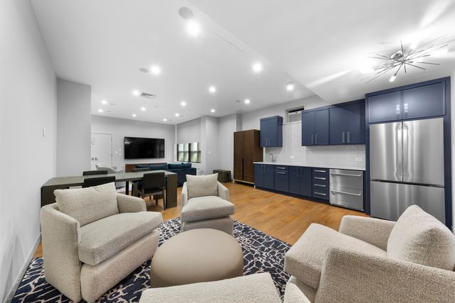 6157 N Sheridan Road 9J, Chicago, IL 60660