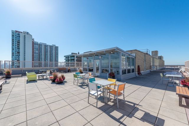 6157 N Sheridan Road 9J, Chicago, IL 60660