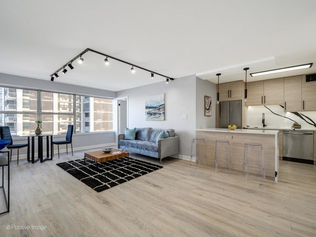 6157 N Sheridan Road 9J, Chicago, IL 60660