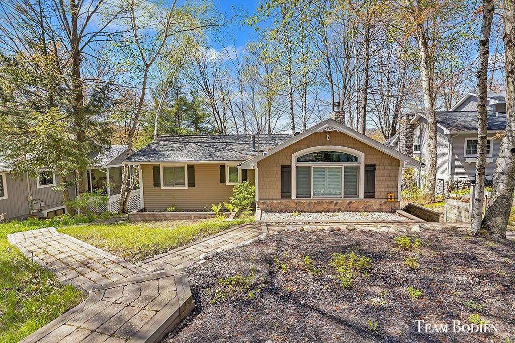 11320 Alpine Road, Canadian Lakes, MI 49346